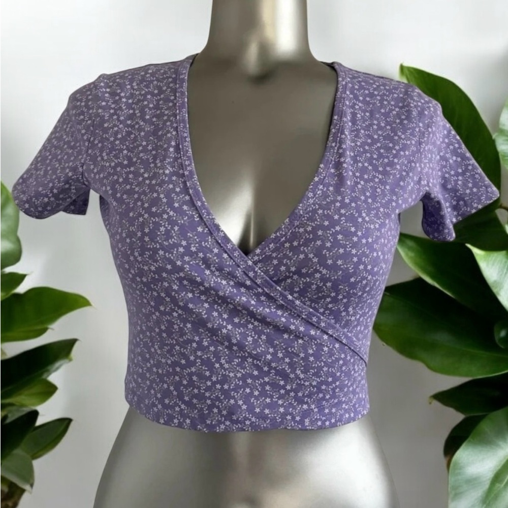 2 for $30 🆕Wrap  Around Crop Top - Picture 8 of 16